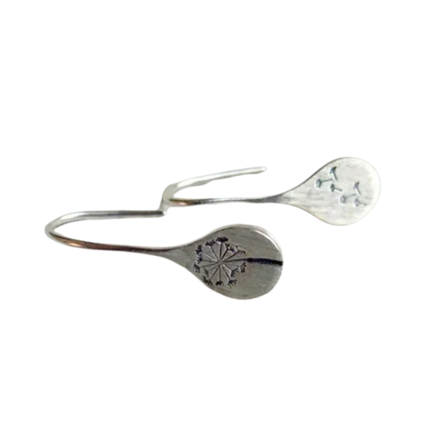 עגילי כסף אלגנטיים בעיצוב עלי אבקת חלב (דלדניון)