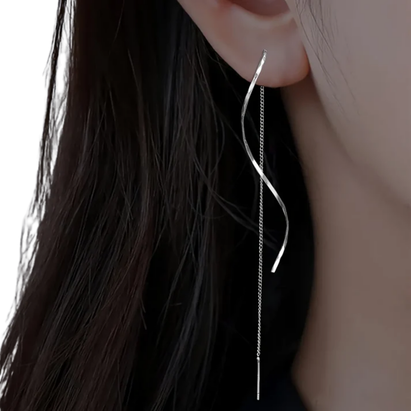 עגילים ארוכים עם עיצוב גלי