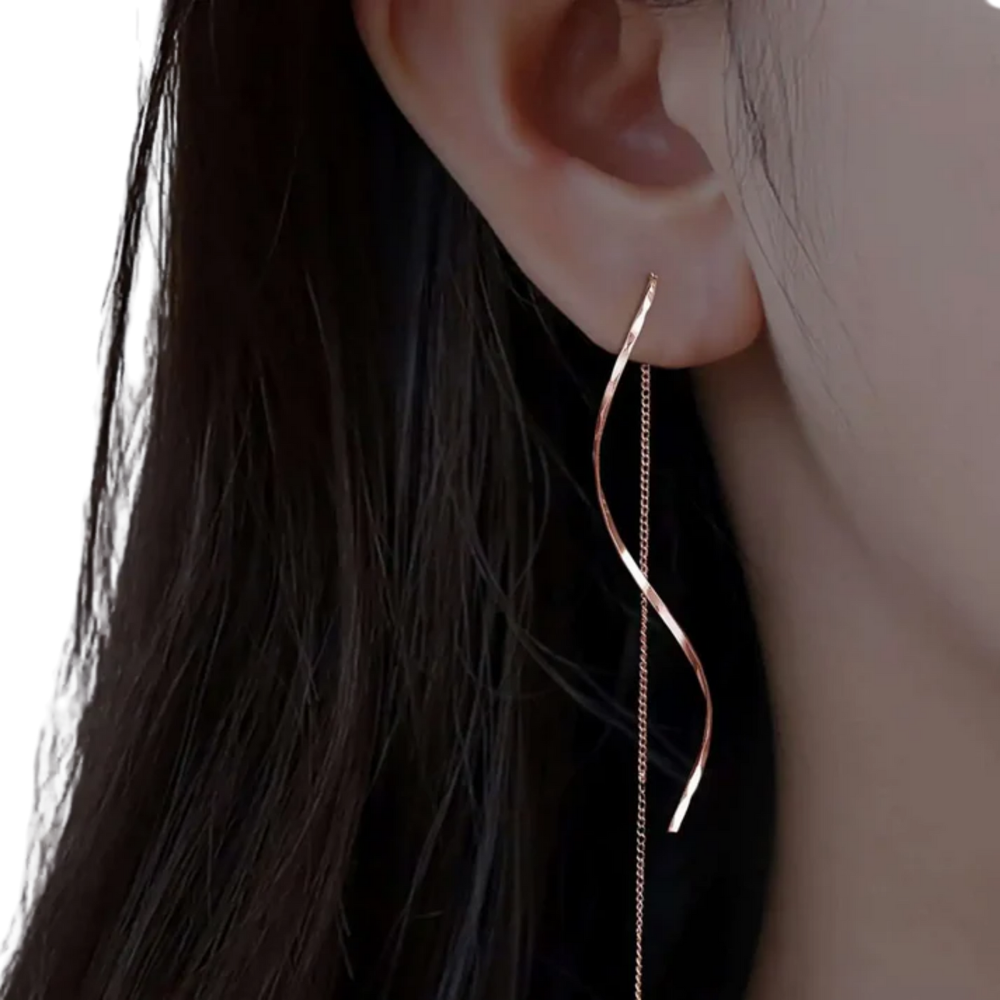 עגילים ארוכים עם עיצוב גלי