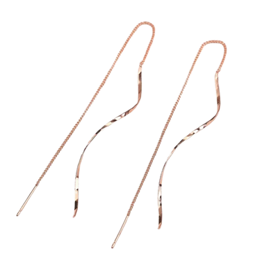 עגילים ארוכים עם עיצוב גלי