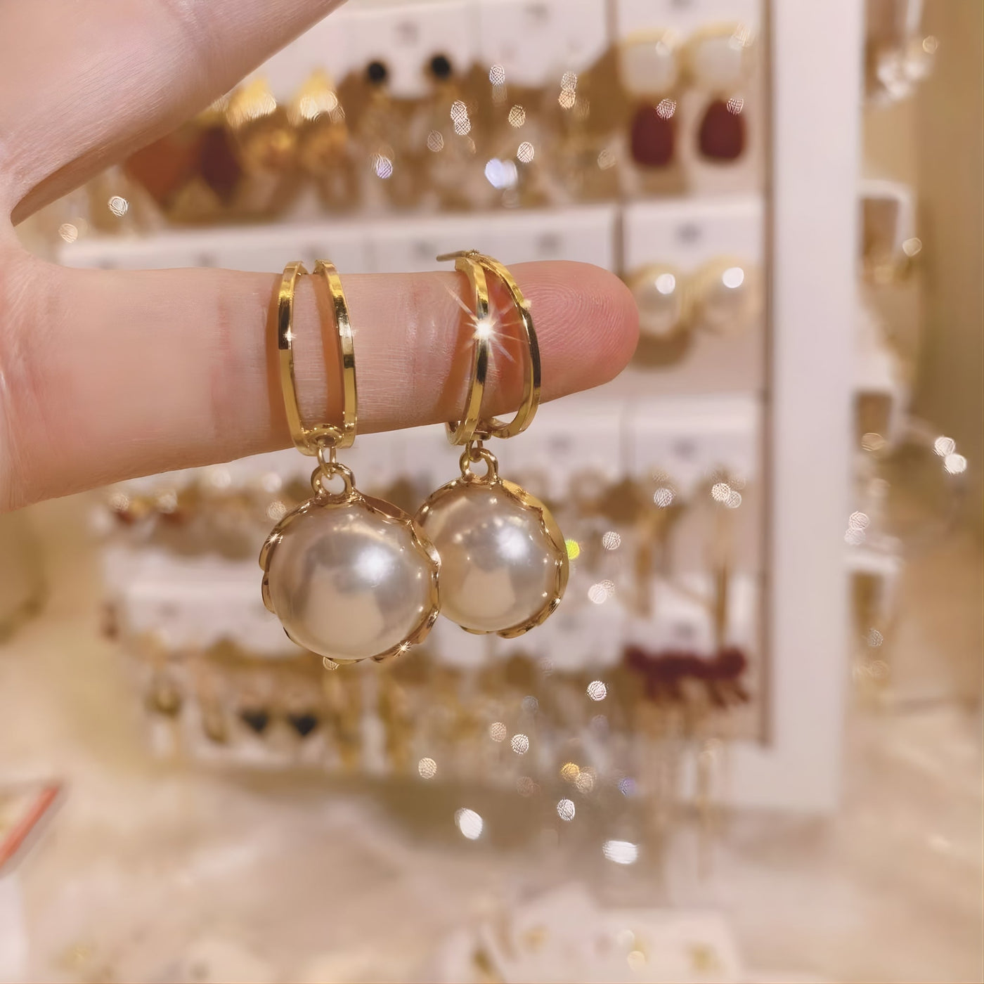 עגילי פנינת זהב אלגנטיים