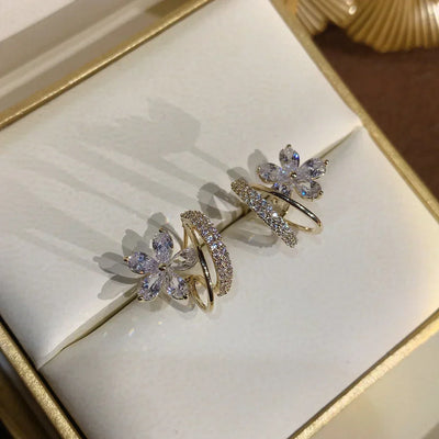 עגילי זהב עם פרחים וזירקוניה נוצצת